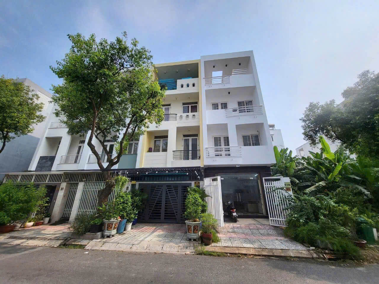 bán nhà mặt tiền Sadeco ven sông