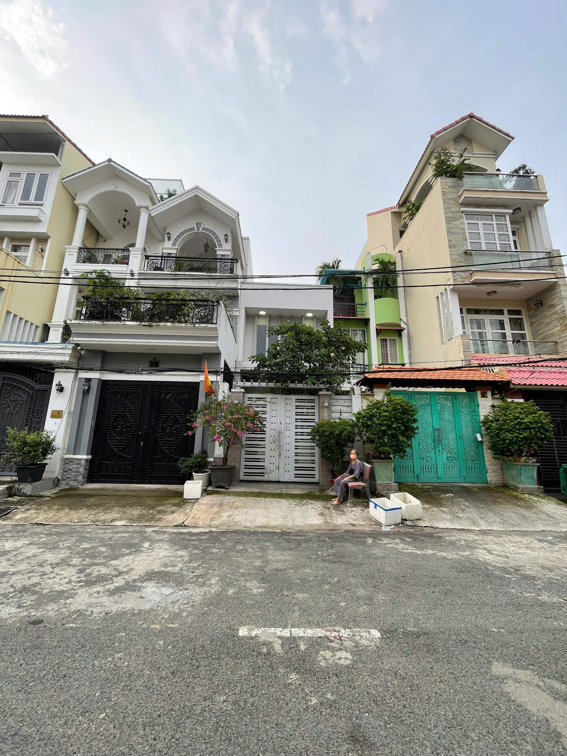 bán nhà mặt tiền vỉa hè rộng quận 7