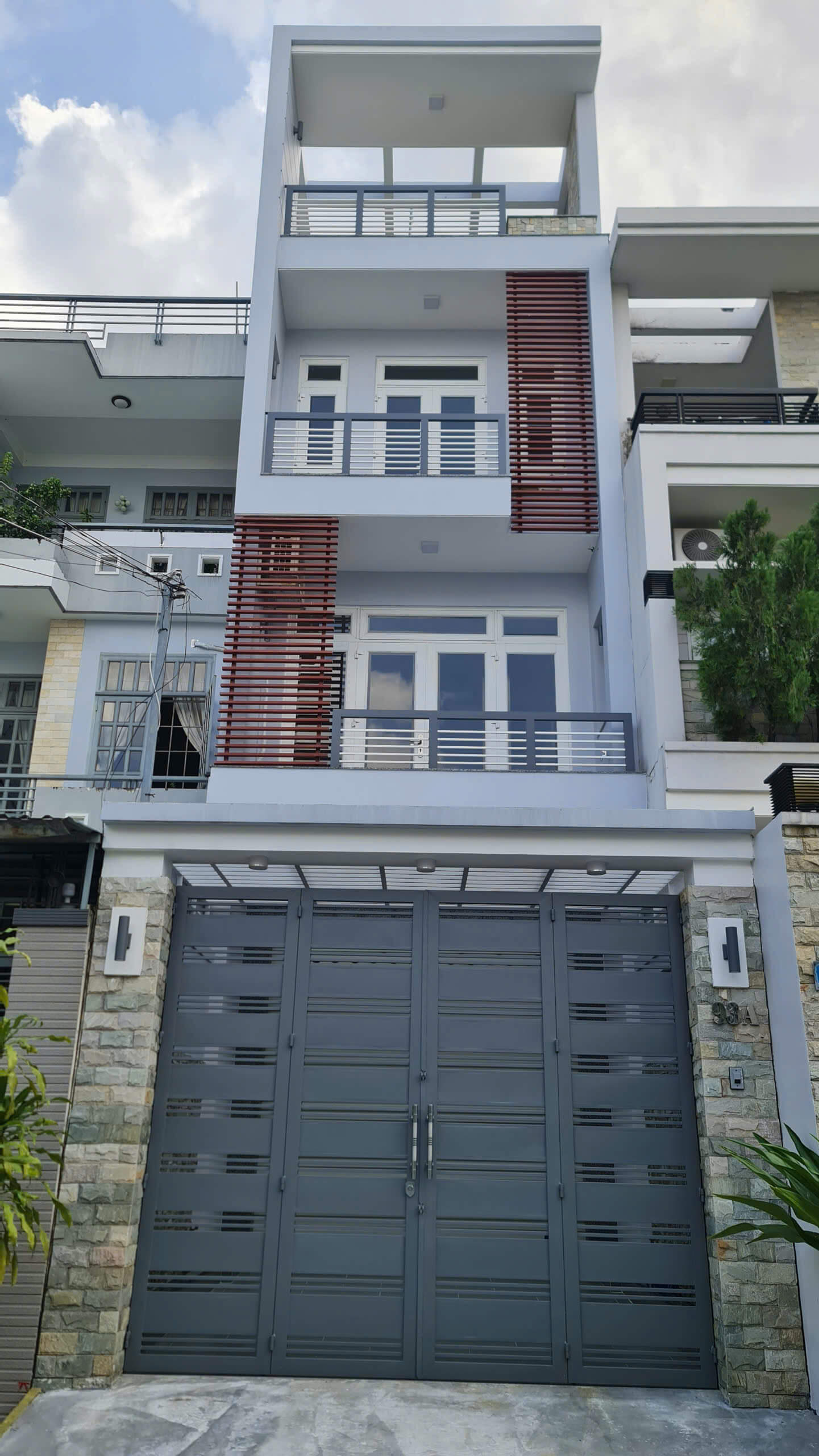 bán nhà măt tiền quận 7